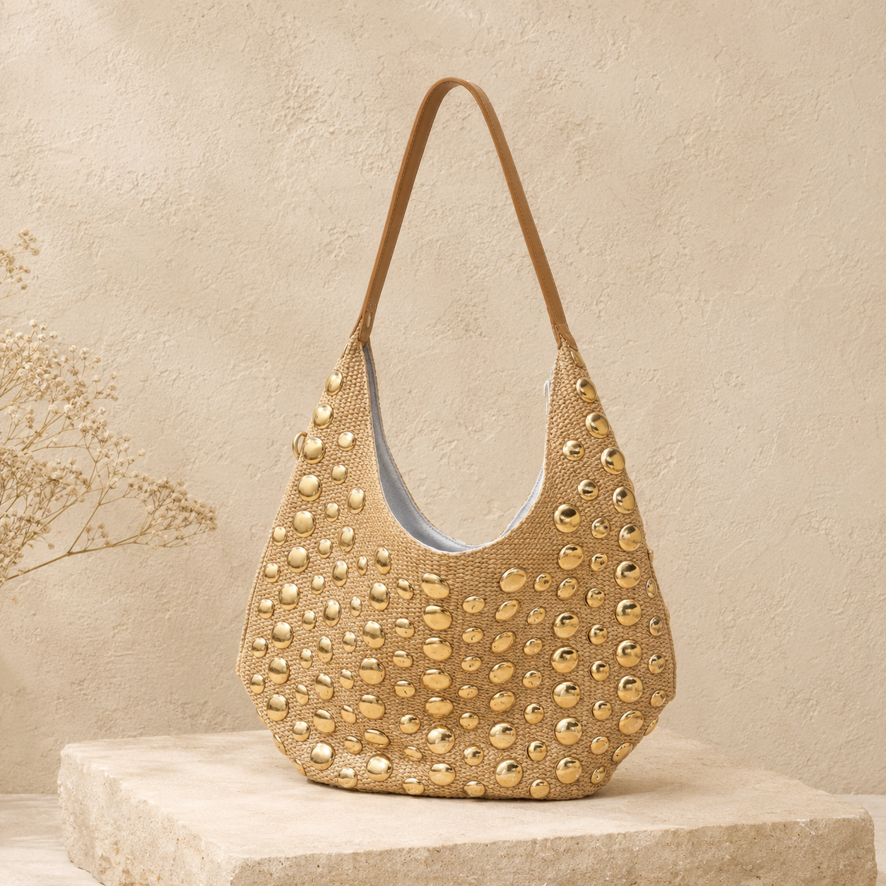 Bolso Hobo Arena con Tachas Doradas