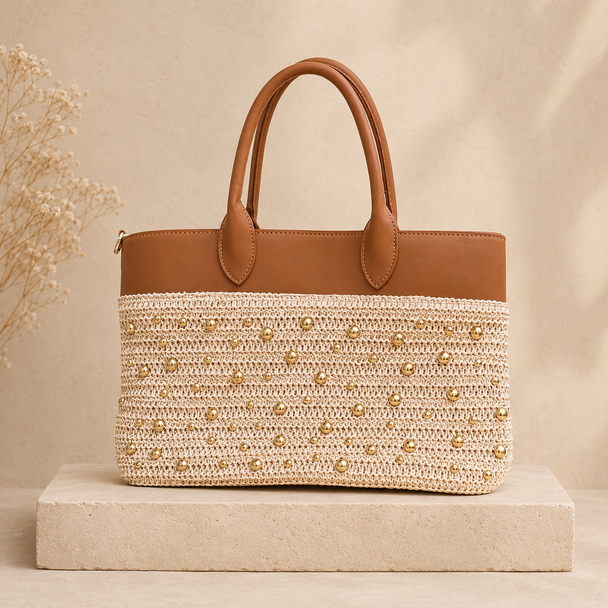 Bolso Tote Crema con Tachas Doradas